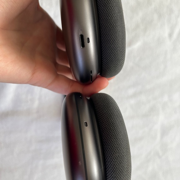 Apple AirPods Max – Space Gray — Excellent Condition (No Box/Cables, Case Includ - Picture 9 of 9